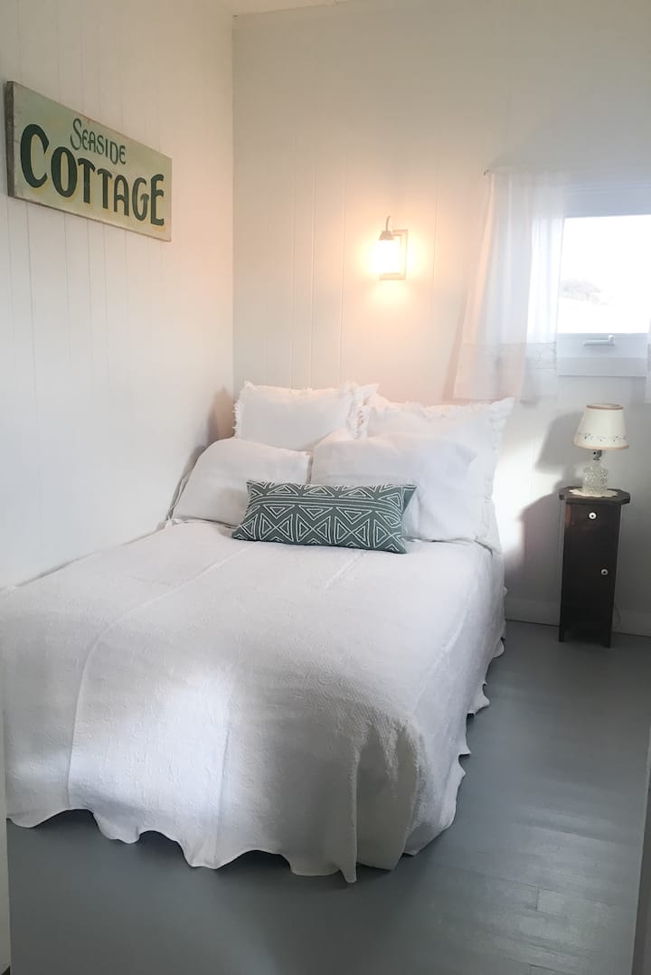 Spavaća soba br. 1 s futonom u punoj veličini.  