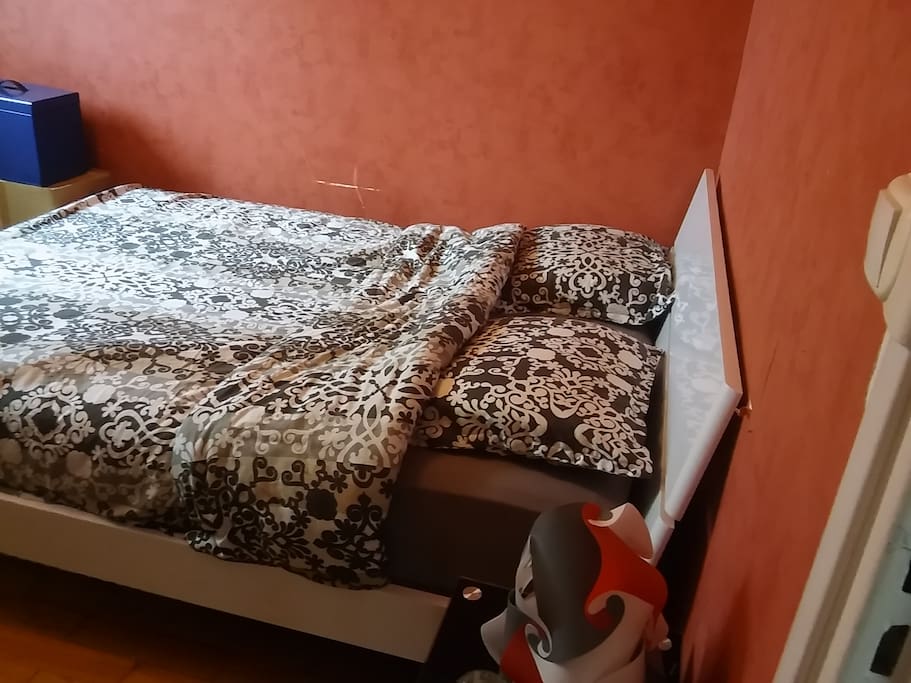 Chambre équipée