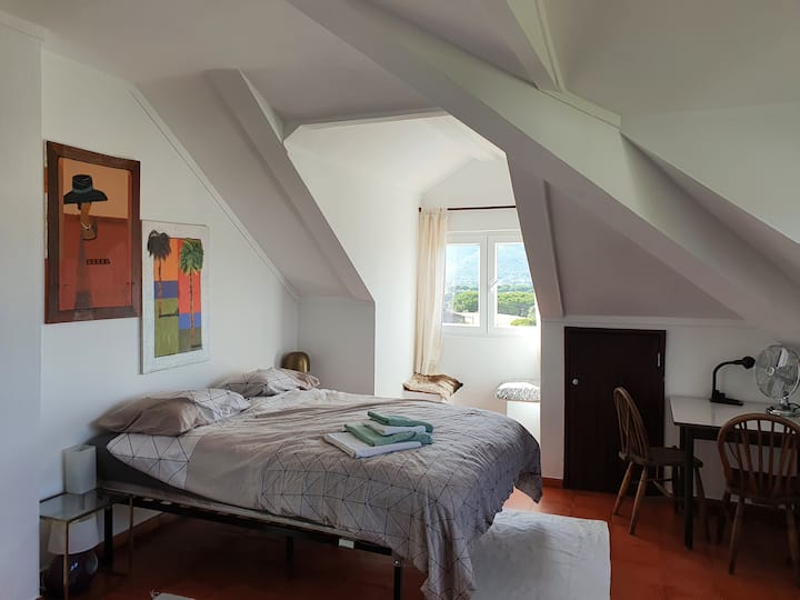 غرفة النوم 4 (الطابق الثاني)