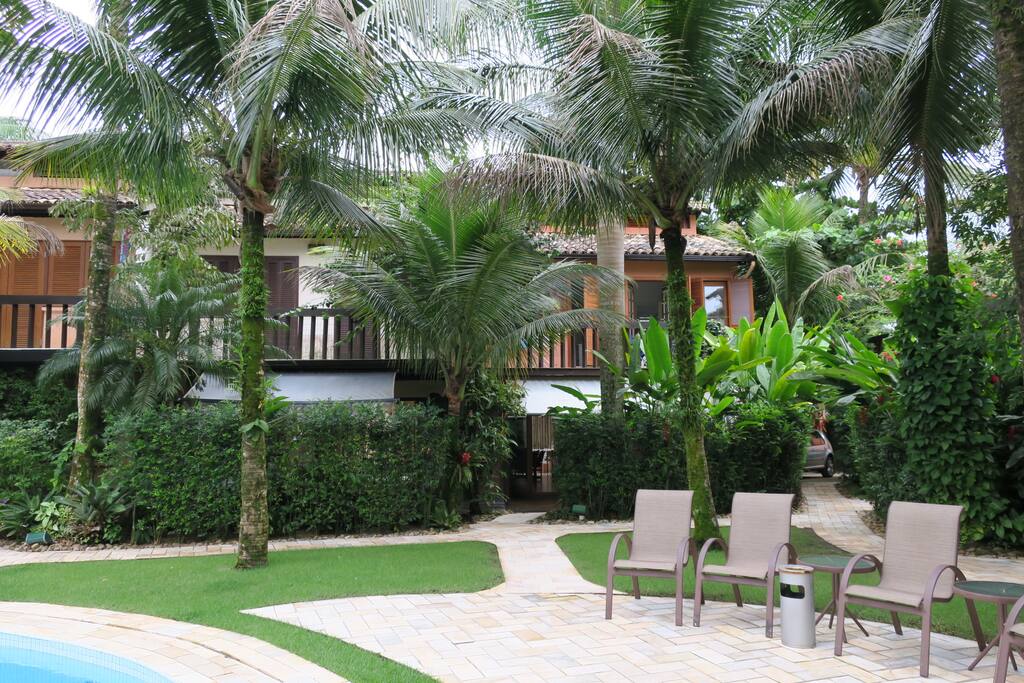 Jardim comum e casa