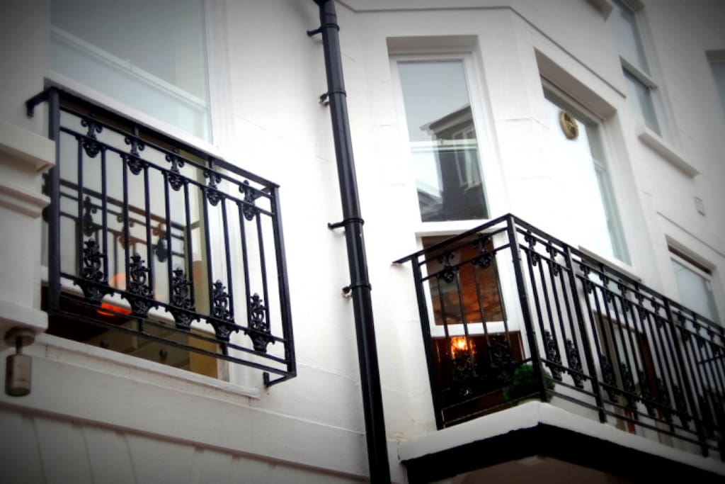 Juliette Balcony
