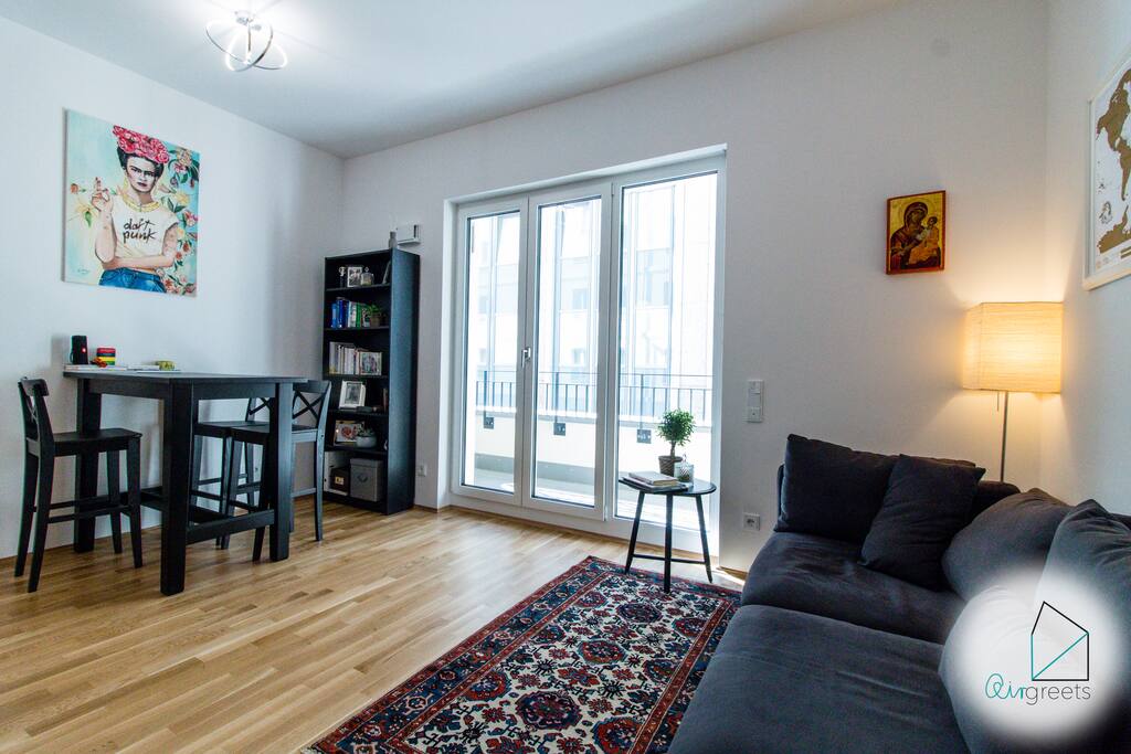 In the living room you can relax and dine.