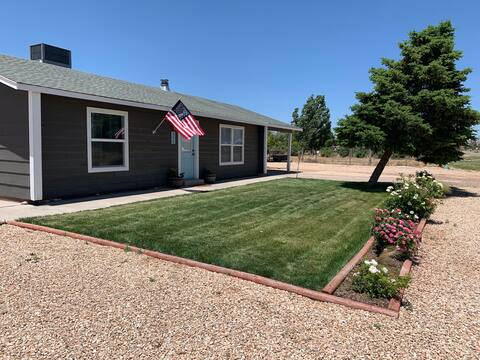 Leaning Pine Cottage - close to the Grand Canyon!