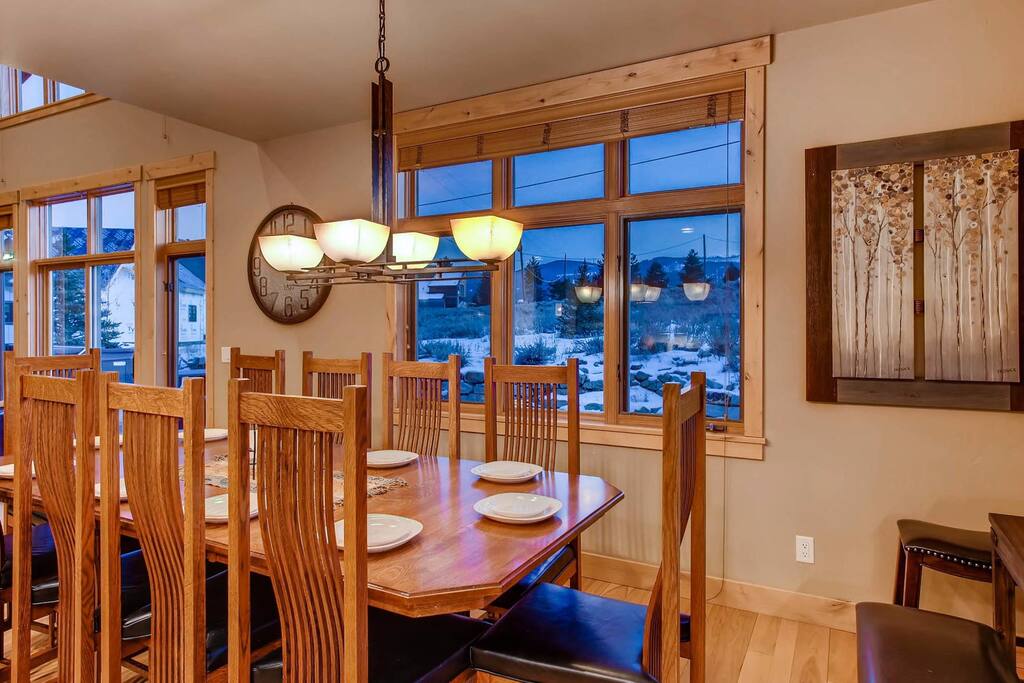 The dining room has space for 10 guests.