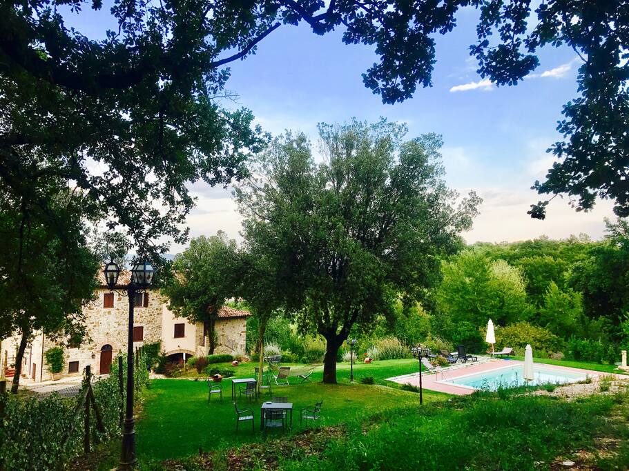 View of the house, garden and pool from the parking