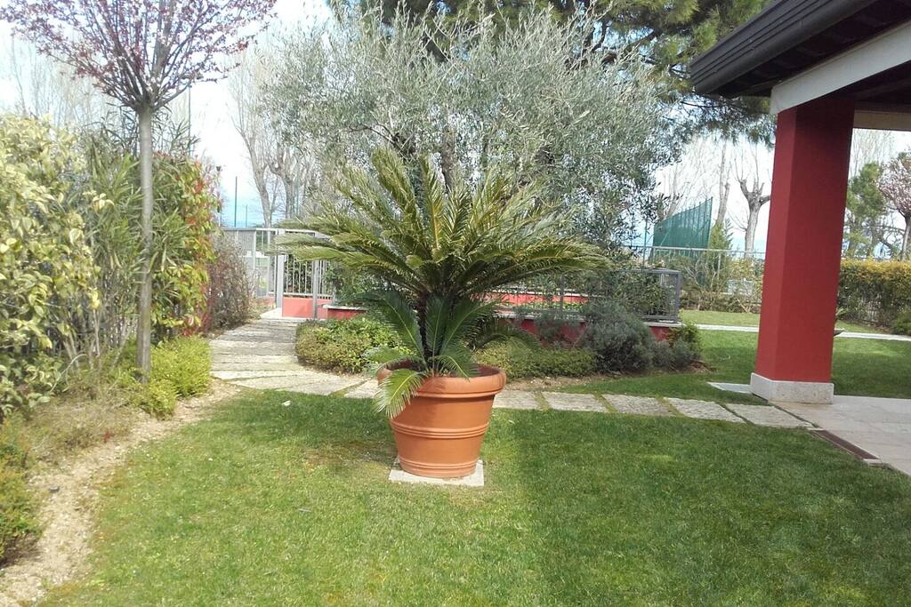 giardino esclusivo fronte lago