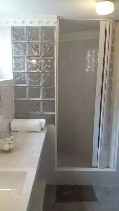 baño de la habitación # 1 , un baño de lujo.