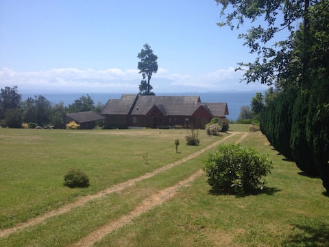 A spectacular house in Ranco Lake, Chile, Puerto Nuevo