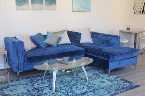 Stylish 1 Bedroom Apt Close to Everything