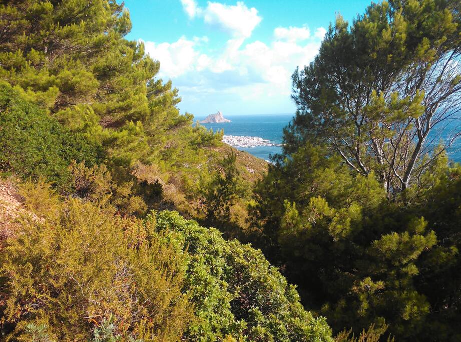 Mare e montagna in simbiosi ideale per trekking