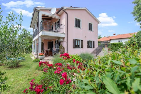 Successful Airbnb property: Apartments Radović (4+0) in Presika