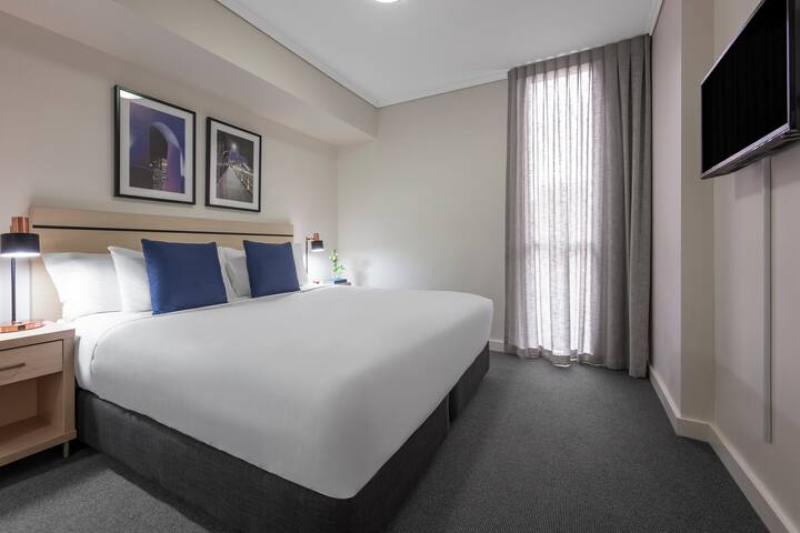 Spacious & Modern 2 Bedroom Apt gallery image 3