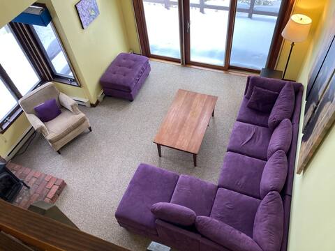 Cozy Light-filled Condo in Charming Eastman