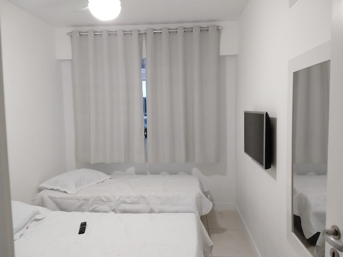 Quarto (01) Apartmán - Solteiro C/Smart TV 32".