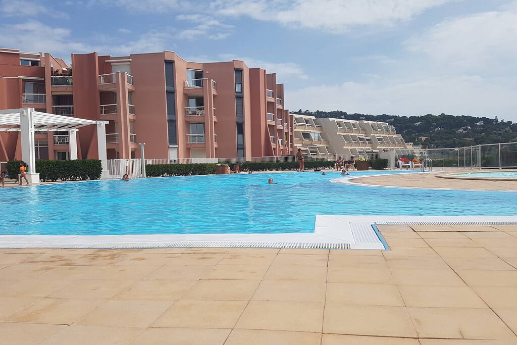 La piscine...