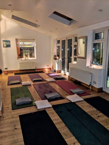 Central London 20 Mins Tranquil. Home from home. gallery image 2