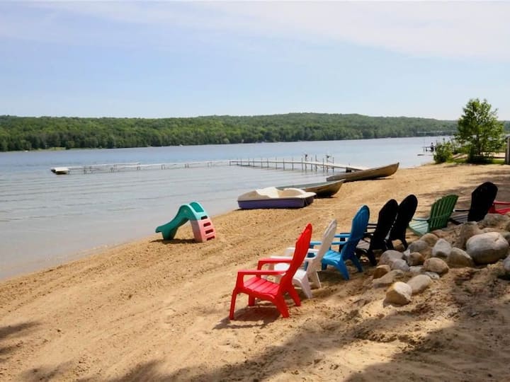 Intermediate Lake Cottage230' Large Sandy Beach Cottages for Rent in