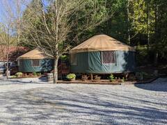 Glamping%3A++Estes+Yurt+in+Marion%2C+North+Carolina