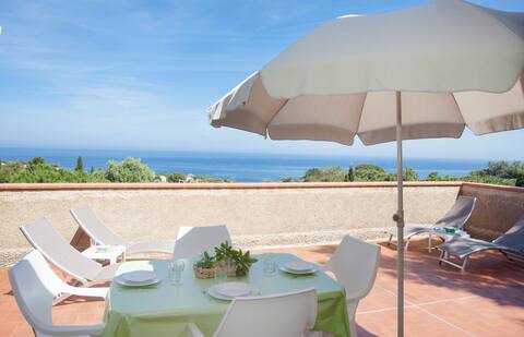 Villa with panoramic sea views, quiet,close to beaches.