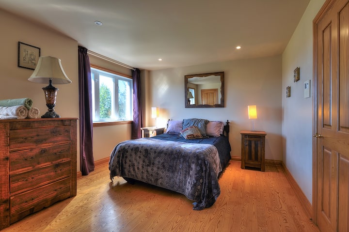 Guest bedroom