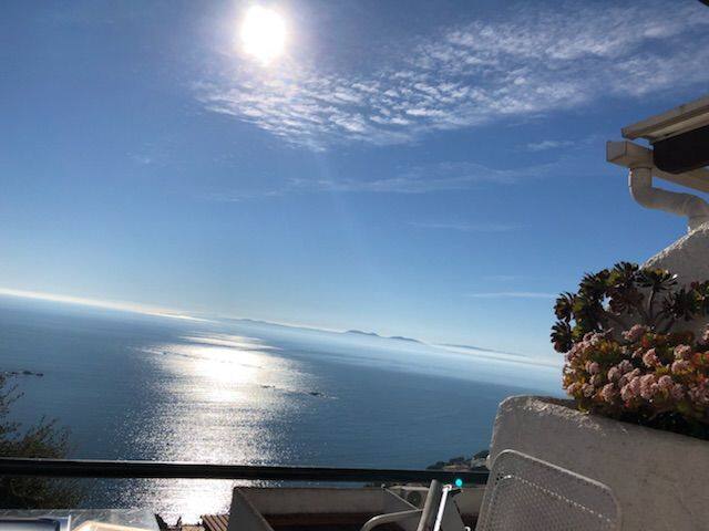 loue villa à roses vue imprenable sur la mer