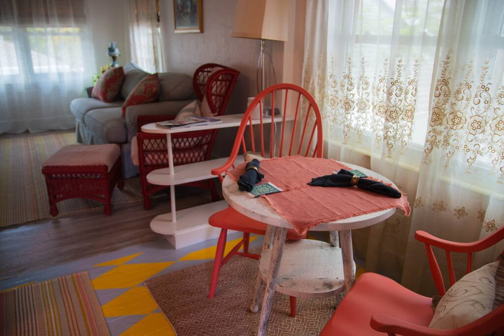 Charming Cottage near downtown St. Petersburg