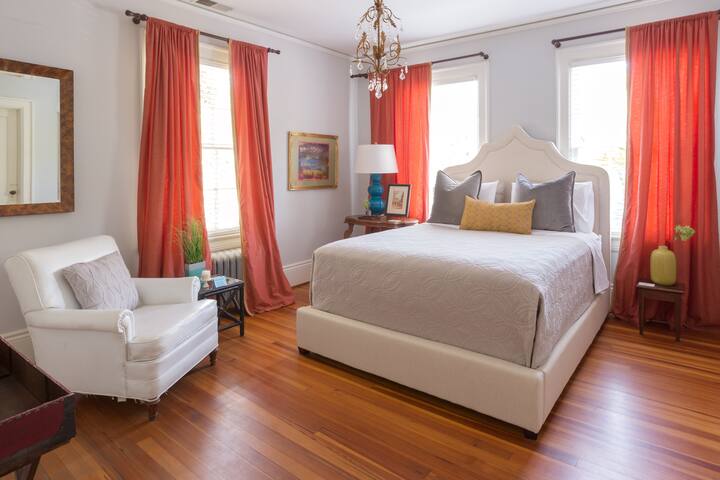 Charming Historic 1920's home GR1