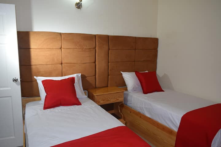 Dormitorio #3 con dos camas individuales o 1 cama tamaño king.