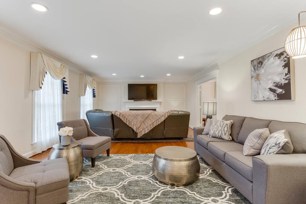 Extra large living room off entry