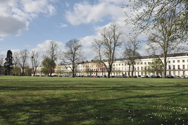 Entire Home/balcony Apartment In Montpellier - Cheltenham