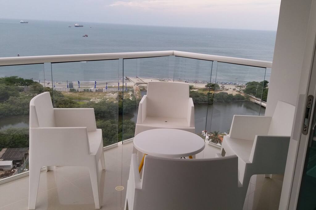 Master Bedroom Balcony - Balcón Habitación Principal