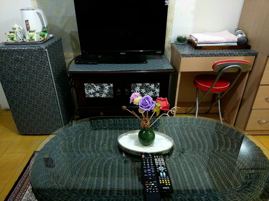 房內有提供免費的Wi-Fi,電視+寬頻,冰箱,梳妝台