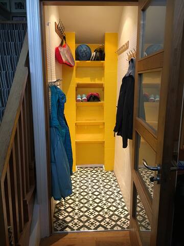 Large Georgian house close to Dublin City Center gallery image 2