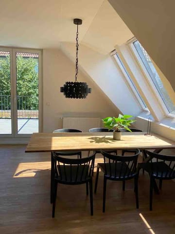 4. Regina: Modern-Designflat