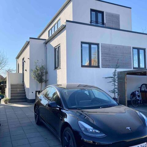 Hus med have og fantastisk beliggenhed. gallery image 2