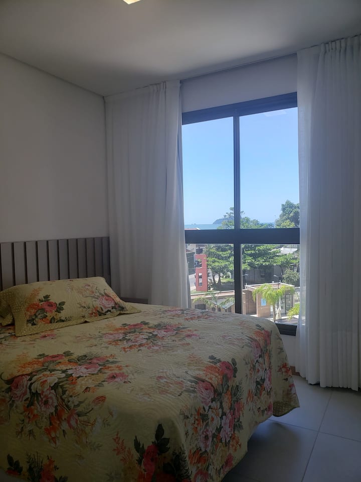 جناح بسرير مزدوج وإطلالة على البحر