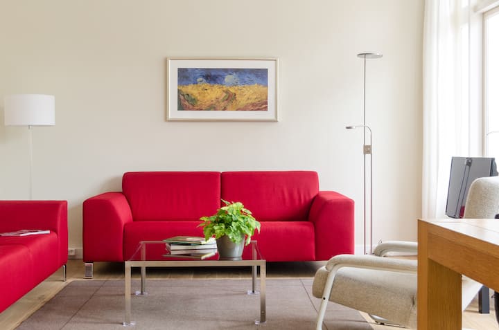 charming large apartment, quiet, center,free bikes