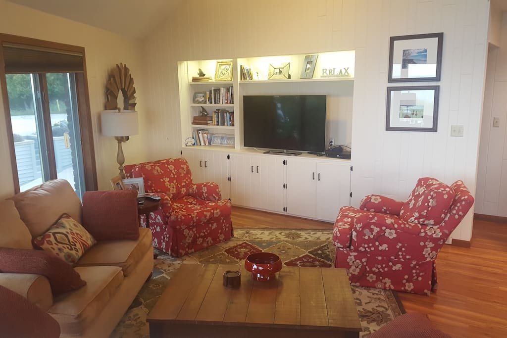 Main Room - TV area. Cozy up to watch a good movie or always good for an afternoon nap.