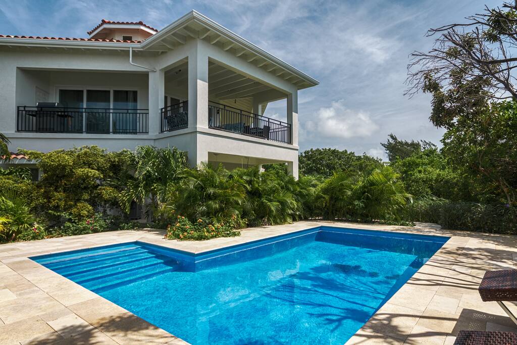 Karana penthouse and the pool