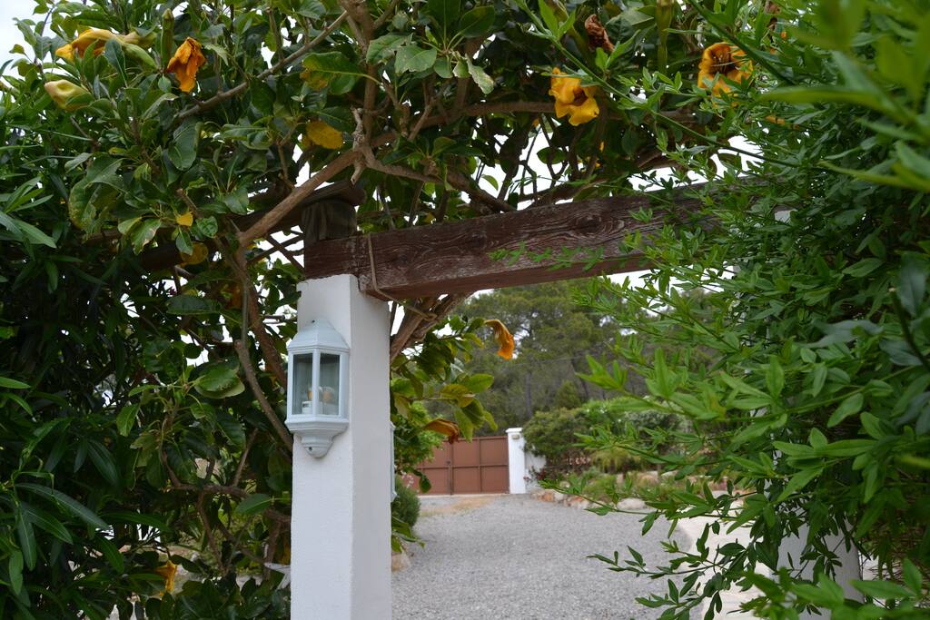 ENTRADA JARDINES