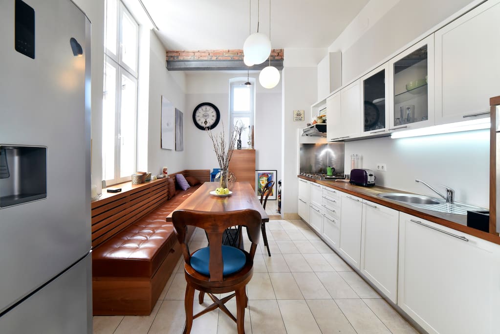 fully equipped kitchen with dining area