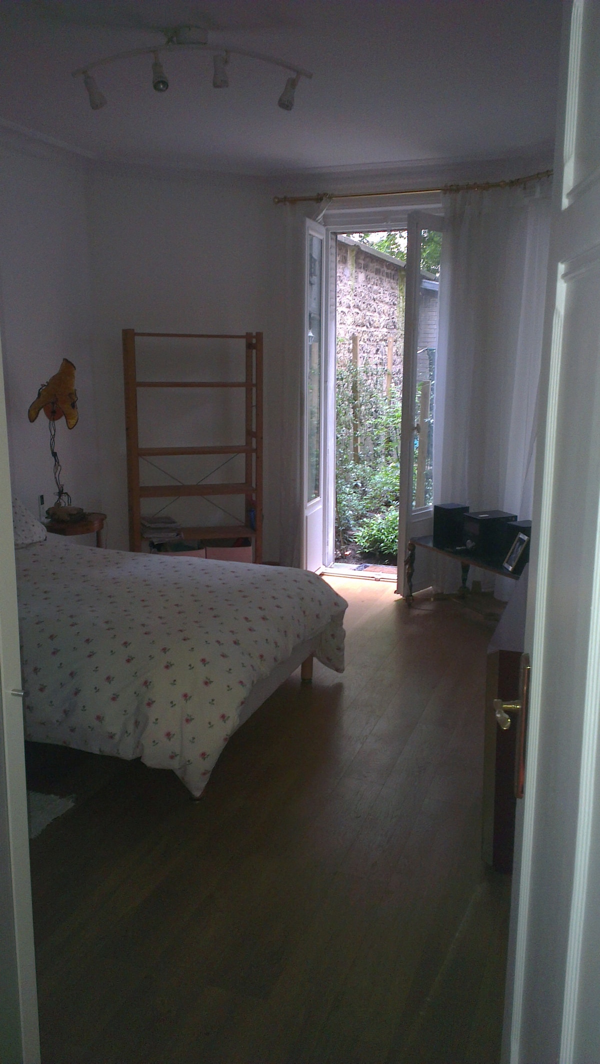 habitación con cama