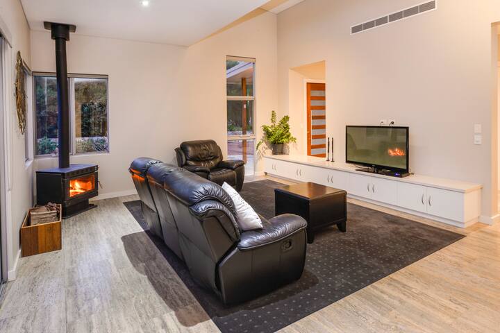 Latitude 33 gallery image 3