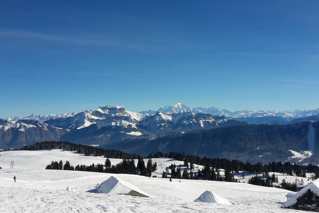 Vue depuis Semnoz sur le Mont Blanc