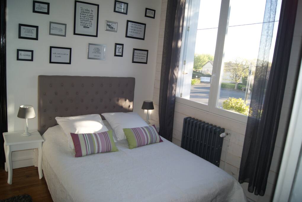 Chambre pour nos hôtes avec salle de bain douche