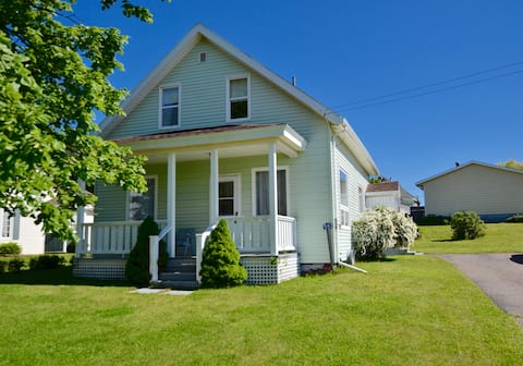 The Salty Sea House - North Rustico Harbourview