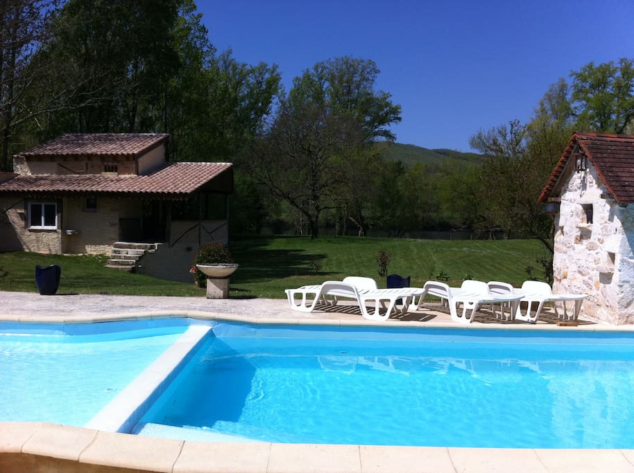 Piscine coté Dordogne