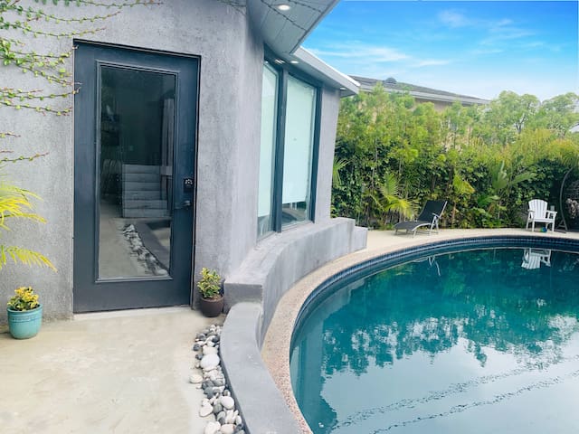 Private Lux Pool House View Walk to Beverly Hills