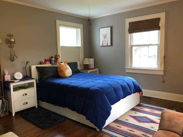 "Spacious Private Room" in Cottage Bungalows for Rent in