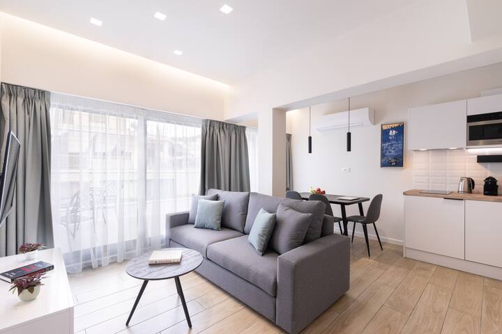 Family 2BDR apartment with Balcony,central located gallery image 2